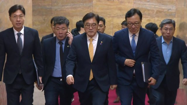 우원식 의장, 여야 원내대표 첫 회동... 본회의 일정 등 협의 / YTN