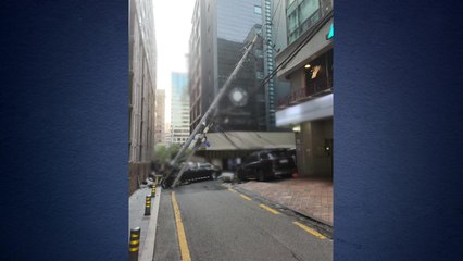 발레파킹 직원이 주차 중 사고...일대 전기 공급 끊겨 / YTN