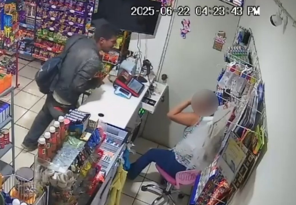 Santa Catarina: Detienen a un hombre por amenazar a una mujer en su tienda de abarrotes