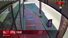 Mersin'de otomobilin iş yerine çarpma anı