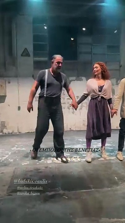 Η Μελίνα Νικολαΐδη απόλαυσε στο θέατρο τον Βασίλη Μπισμπίκη και δεν έκρυψε τον ενθουσιασμό της