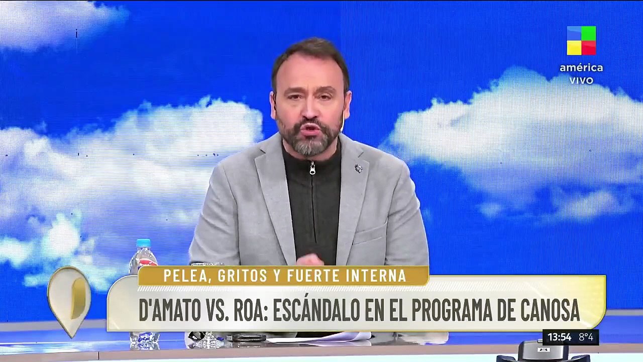 Mariano Roa cruzó a Débora D´amato.