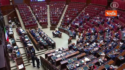 Meloni: Ue non può essere competitiva con regolamenti inutili che pesano come un masso sulle spalle