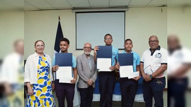 Fundación DAMA premia a estudiantes destacados de liceos