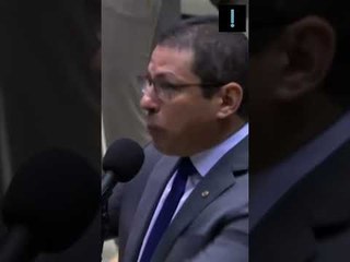 "Se comparar com jogador de futebol, o miserável é aqui", diz o deputado Marcelo Ramos #shorts