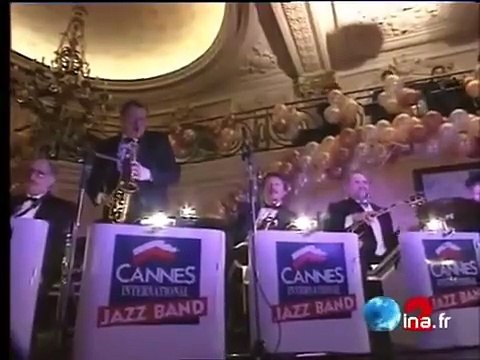 Johnny Hallyday chevalier des Arts et des Lettres – Journal 13H France 2 (01 février 1995 - Midem)