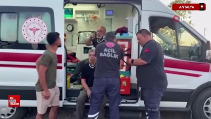 Antalya'da hafif ticari araçlar kafa kafaya çarpıştı