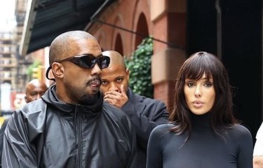 Aux côtés de Kanye West, Bianca Censori apparaît nue en pleine rue à Brooklyn