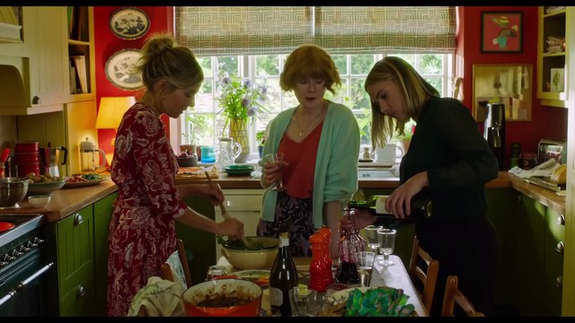 Scarlett Johansson dans le premier film de Kristin Scott Thomas : bande-annonce de My Mothers Wedding (vo)