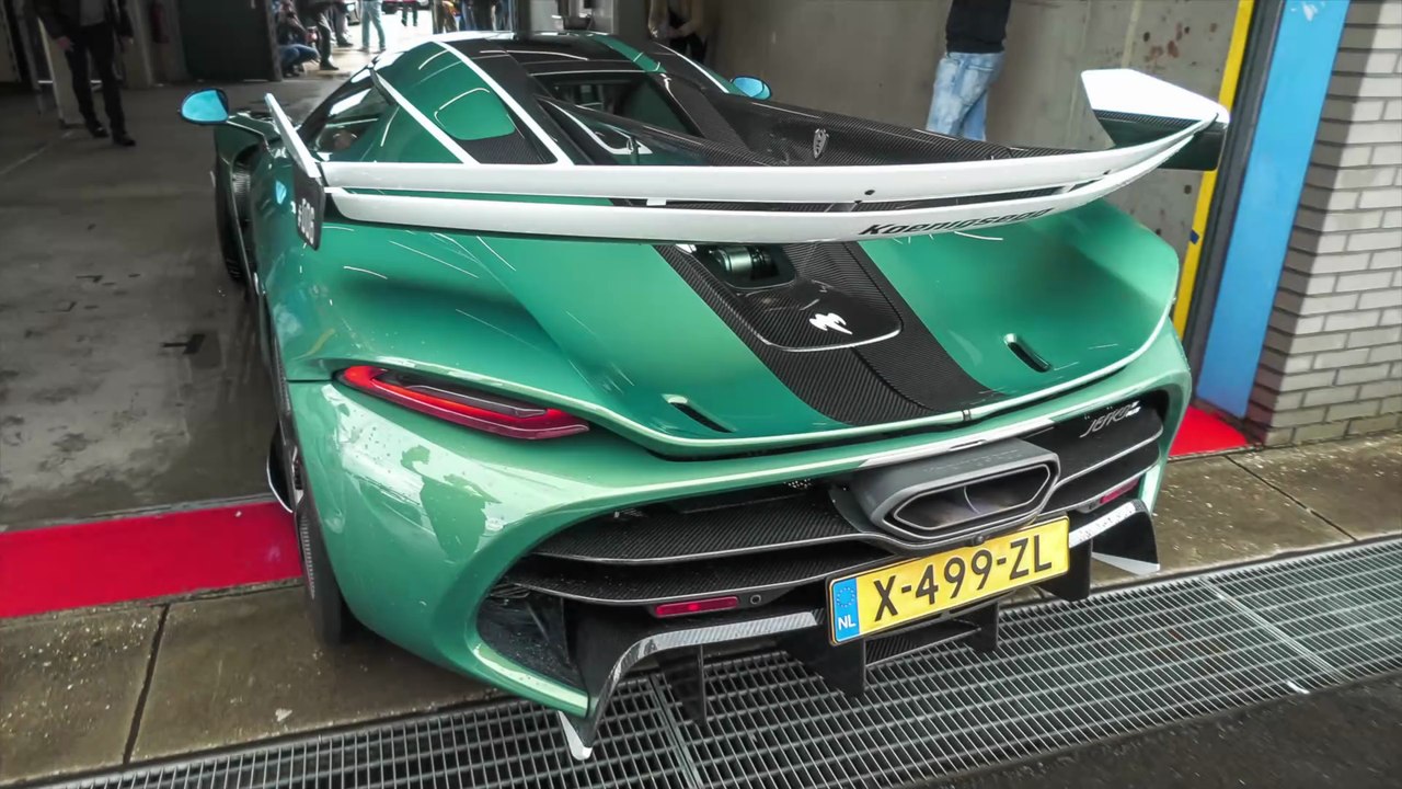 Koenigsegg Jesko Attack Plus - Powerslides, Accelerations & Revs !