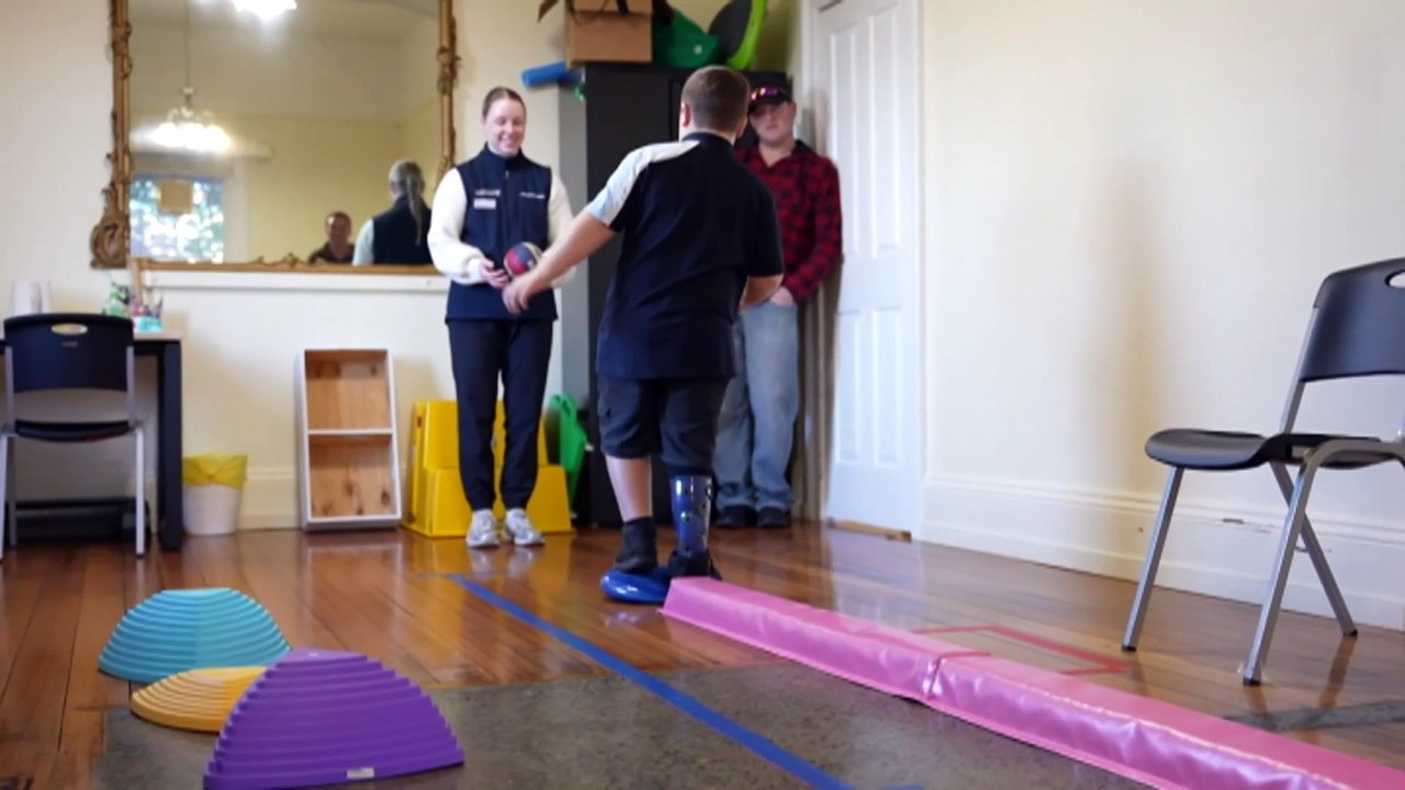 Healthcare providers warn some regional services will be 'unviable' as NDIS cuts travel allowance in half