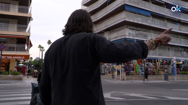 Una turba de manteros agrede salvajemente a Cake Minuesa en Salou ante la pasividad policial