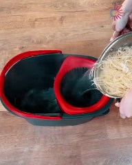 Not your typical pasta strainer hack🍝