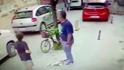 İki ayaklı caniden 4 ayaklı cana sokak ortasında infial yaratan şiddet