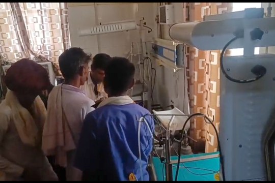 'आत्मा' ले जाने के लिए अस्पताल में घुसे...
