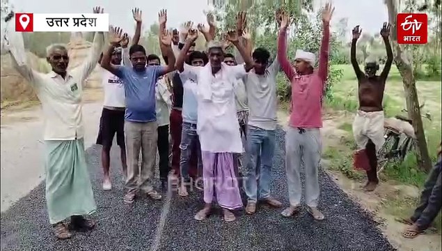 बदायूं में हाथ लगते ही उखड़ने लगी नई बनी सड़क, PWD की घटिया सड़क निर्माण की खुली पोल