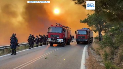 Grecia, non si ferma l'incendio a Chios: bruciati decine di migliaia di ettari verdi