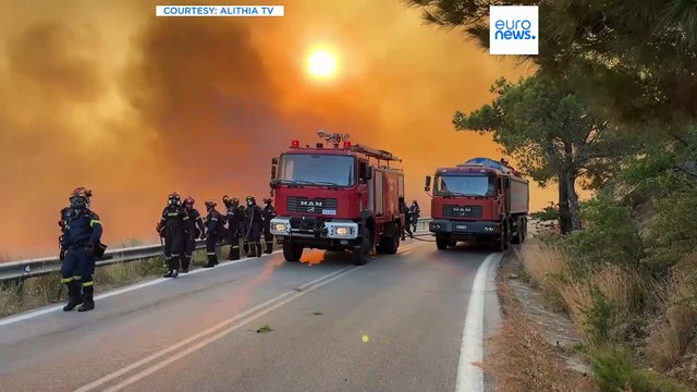 Grecia, non si ferma l'incendio a Chios: bruciati decine di migliaia di ettari verdi