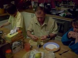 Philippe Tillieux (alias Titi le Philou) déguste du poisson