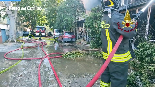 Dentro l'hotel bruciato, l'intervento dei vigili del fuoco a Cattolica
