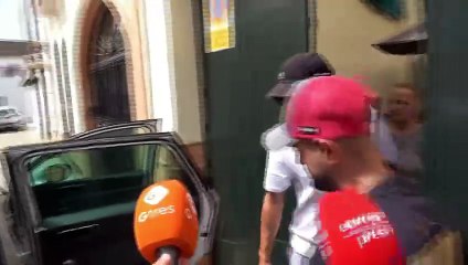 Primeras imágenes de Montoya junto a sus padres tras desvincularse de la televisión