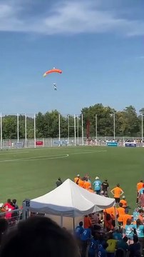 3 parachutistes finissent dans les arbres (Le Mans)