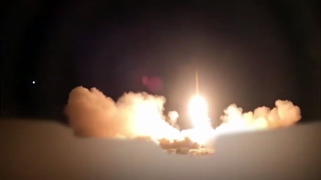 Imágenes del momento en que se lanzaron los misiles iraníes en la Operación Harbinger of Conquest en la base aérea estadounidense Al Udeid en Qatar