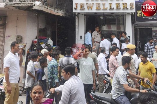 Pali News : तीन मंजिला ज्वैलरी दुकान में सेंध, छत से घुसे चोर, लाखों की चांदी चुराई