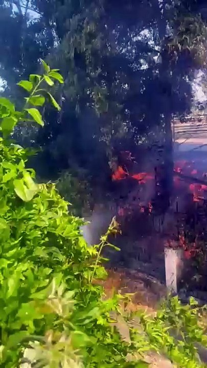 Auto in fiamme sulla A18