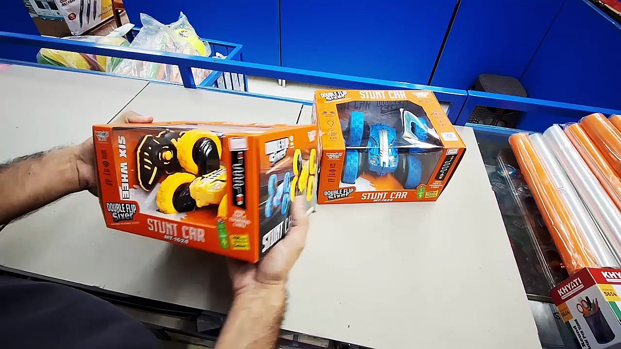 Double Flip Sixer RC Stunt Car 6-Wheel Drive High-Speed Off-Road Drift Car  2.4 GHz Remote Control  360° Rotating Flip Action