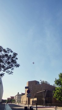 Des avions bombardiers d'eau dans le ciel d'Aix en Provence