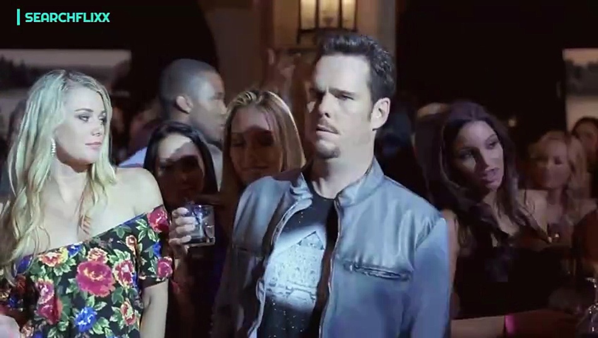 ⁣Eminem punches Vincent Chase.