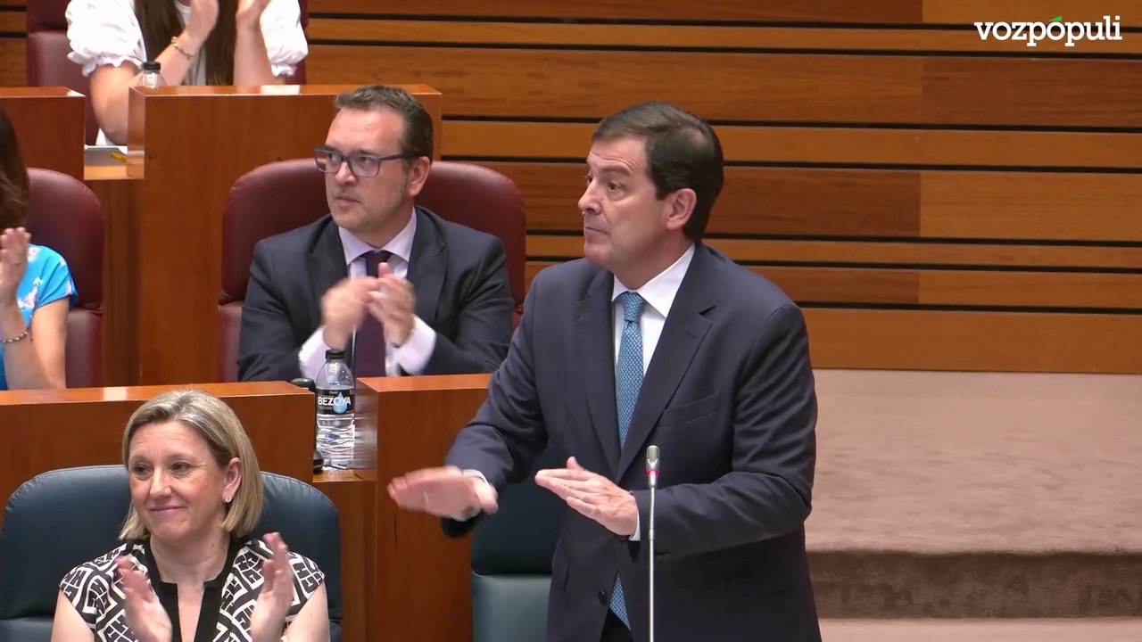 Mañueco ironiza sobre la falta de relación de Podemos con Yolanda Díaz o Mónica García