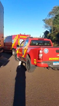 Engavetamento envolve três carros e um caminhão na PR-323 - 1