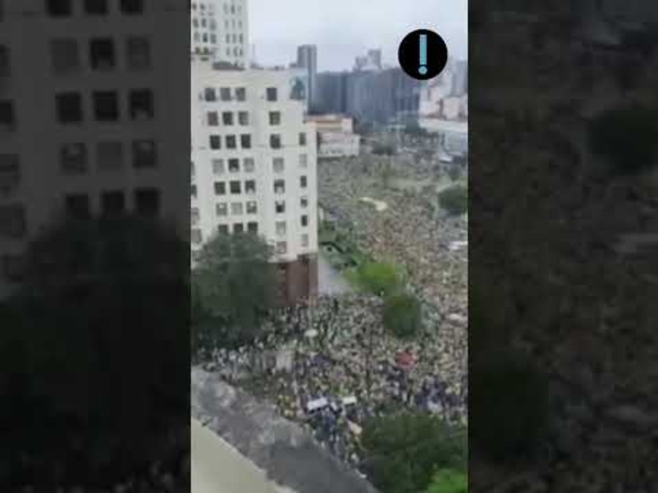 Apoiadores de Bolsonaro se reunem em frente ao Comando Militar do Leste, no Rio de Janeiro #shorts
