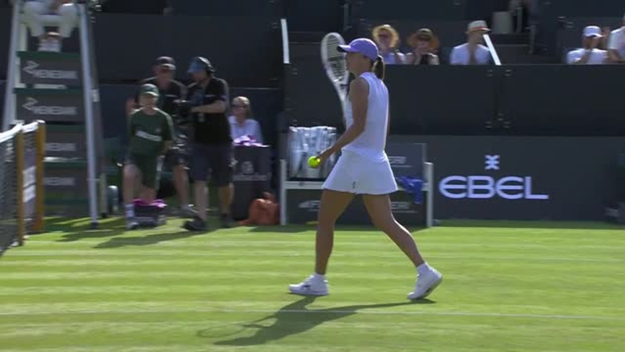 Bad Homburg - Swiatek lance sa saison sur gazon par une victoire sur Azarenka