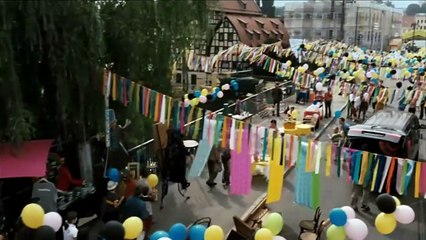 Magiczne drzewo - Czerwone krzesło