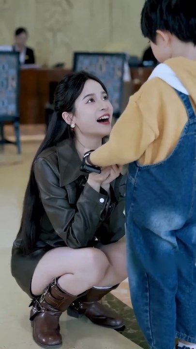 👶 Poor Girl Called “Mommy” by a Little Boy—He Drove Off Her Scumbag Ex & Brought Her a CEO Husband! 💕💼