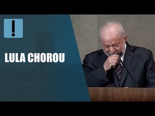 Lula chora ao falar da falta de diploma universitário