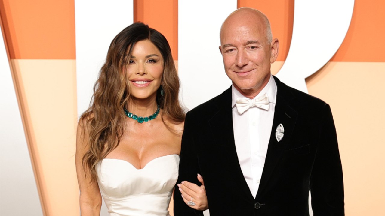 Jeff Bezos and Lauren Sánchez Say "I Do" in Star-Studded Venice Wedding Ceremony | THR News Video