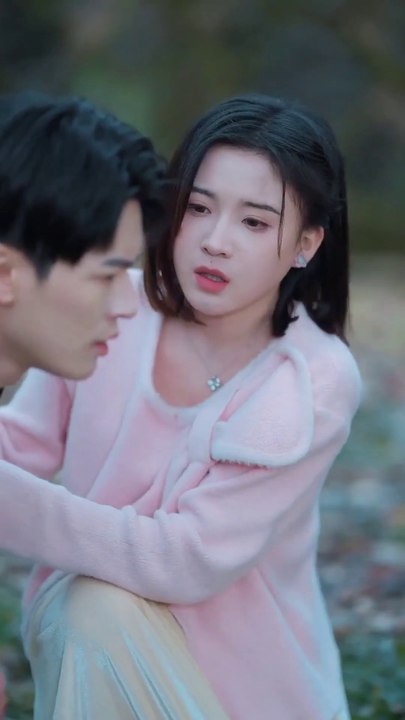 👴 Everyone Ignored Bullied Old Man—But One Poor Girl Helped, and the CEO Fell for Her Instantly 💖💼