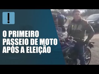 Bolsonaro dá volta de moto pela primeira vez após o segundo turno