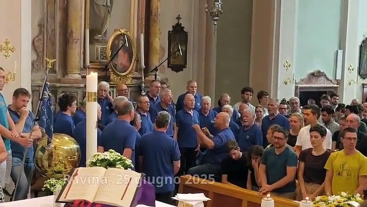 Immensa commozione in chiesa a Ravina per l'addio a Simone Navarini