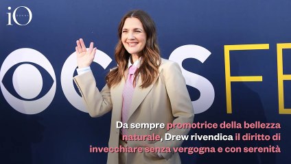 Drew Barrymore celebra i 50 con un selfie senza trucco: «Ora inizia la vera magia»