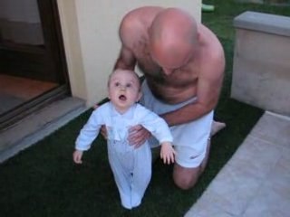 080512 - thibault 1ère tentative forcée de marche - 019