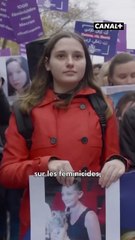 Ces enfants, traumatisés par le féminicide de leur maman, souffrent d’un système qui les a délaissés.