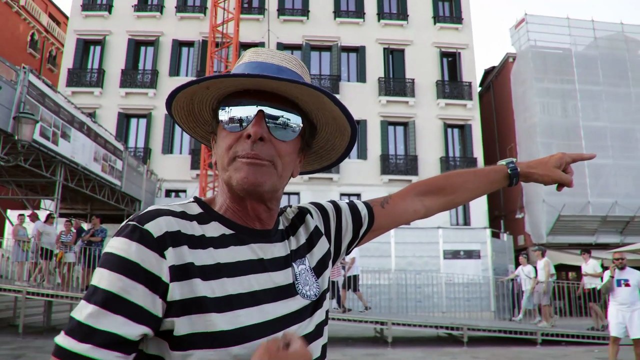 Bezos a Venezia, striscione contro i ricchi: acceso derby fra attivisti per il clima e gondolieri
