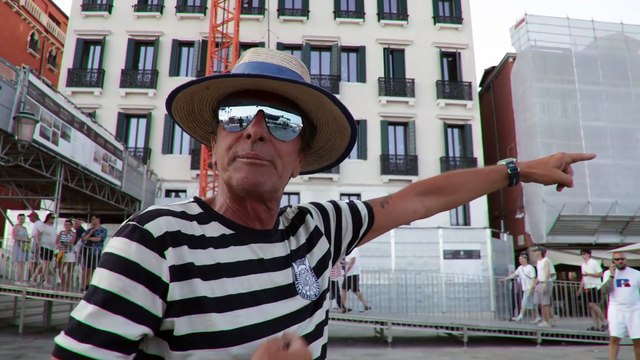 Bezos a Venezia, striscione contro i ricchi: acceso derby fra attivisti per il clima e gondolieri