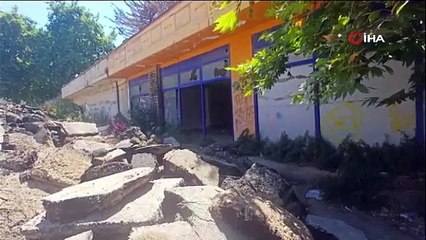 Tartıştığı arkadaşını boğazından bıçakladı