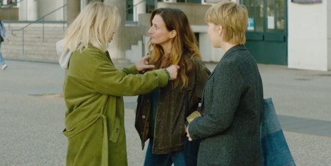 Tres amigas Tráiler